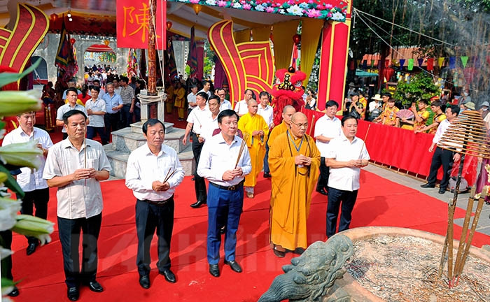 [Video] Tưởng niệm 722 năm ngày mất Anh hùng dân tộc Trần Hưng Đạo và khai hội mùa thu Côn Sơn-Kiếp Bạc